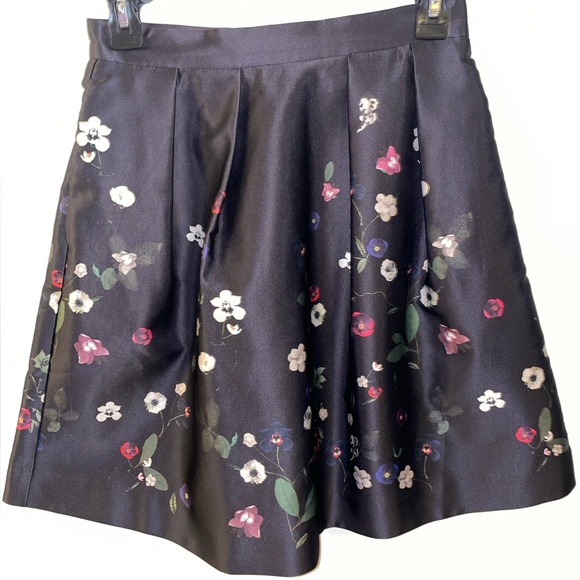H&M Satin Circle Skirt in Black with Floral Print, Size 6 - Picture 3 of 9
